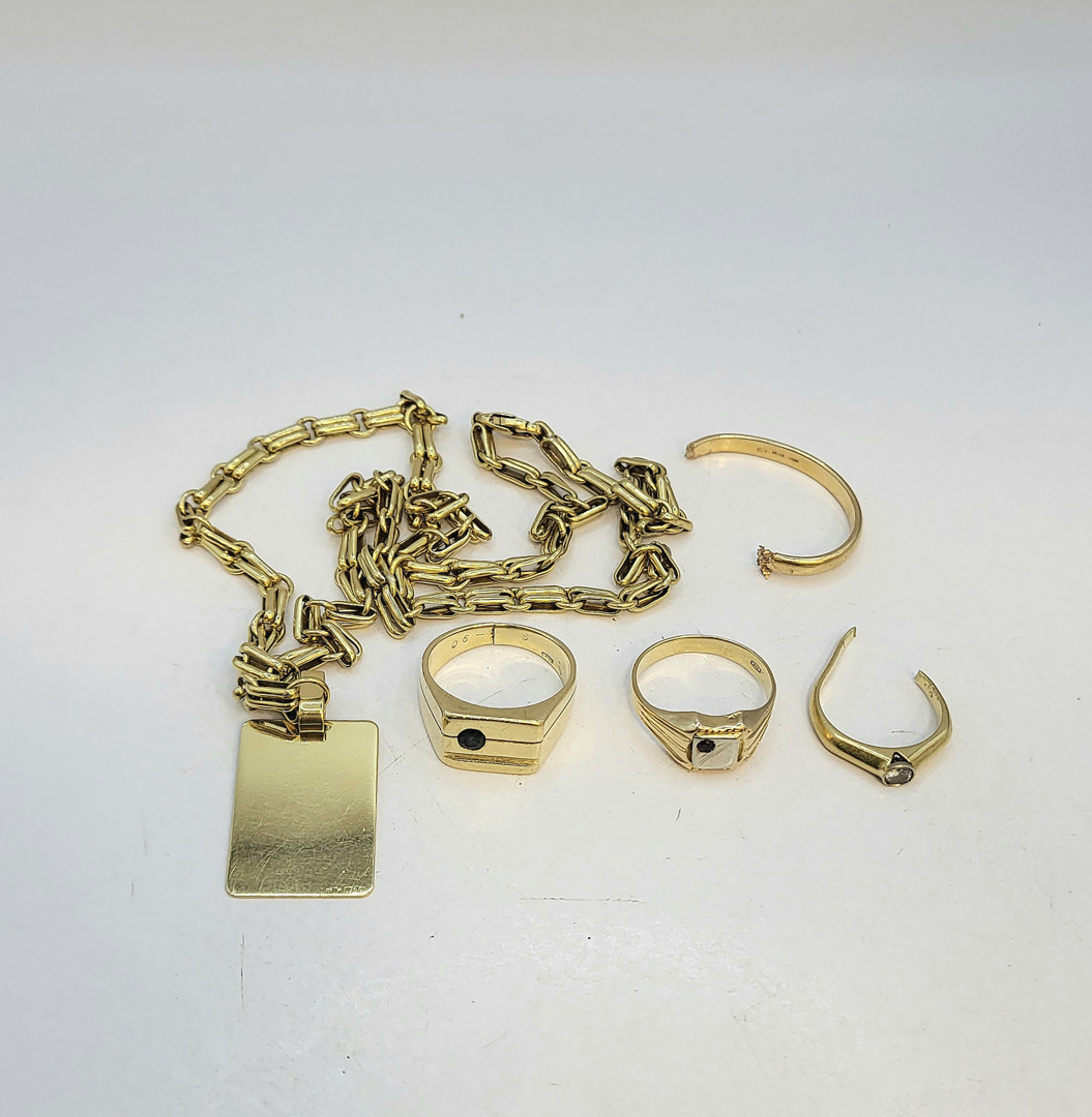 Vari oggetti in oro pietre 