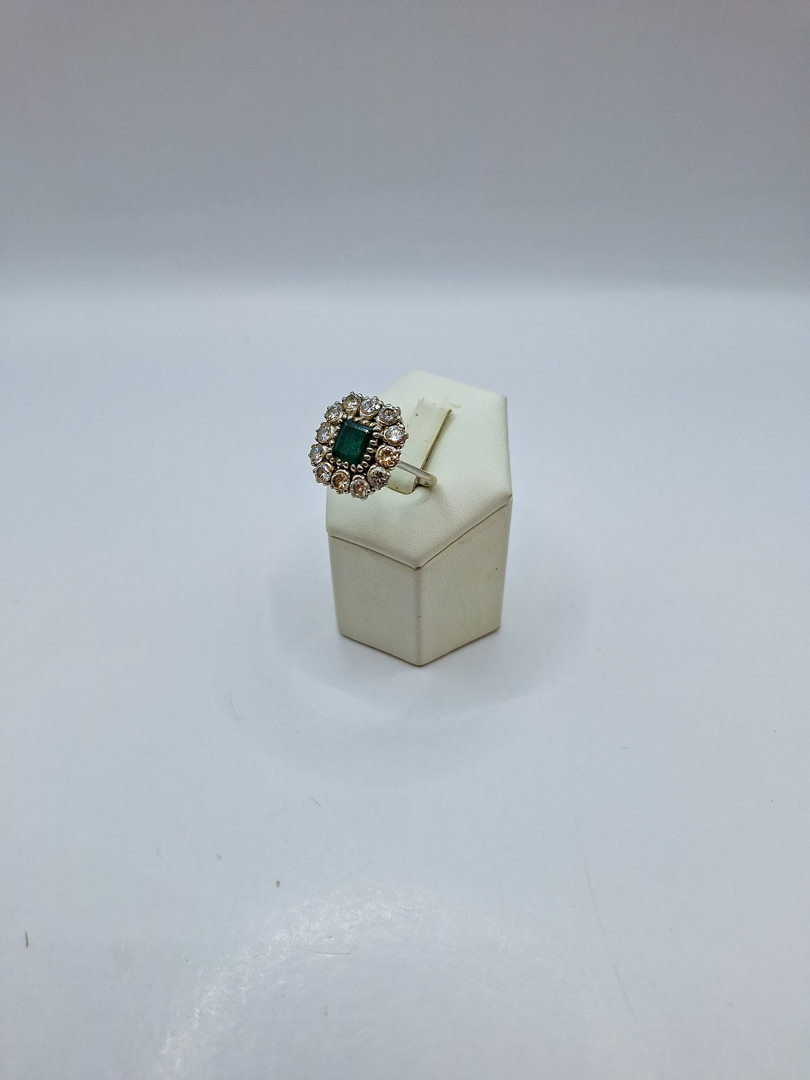 Anello oro pietra diamanti