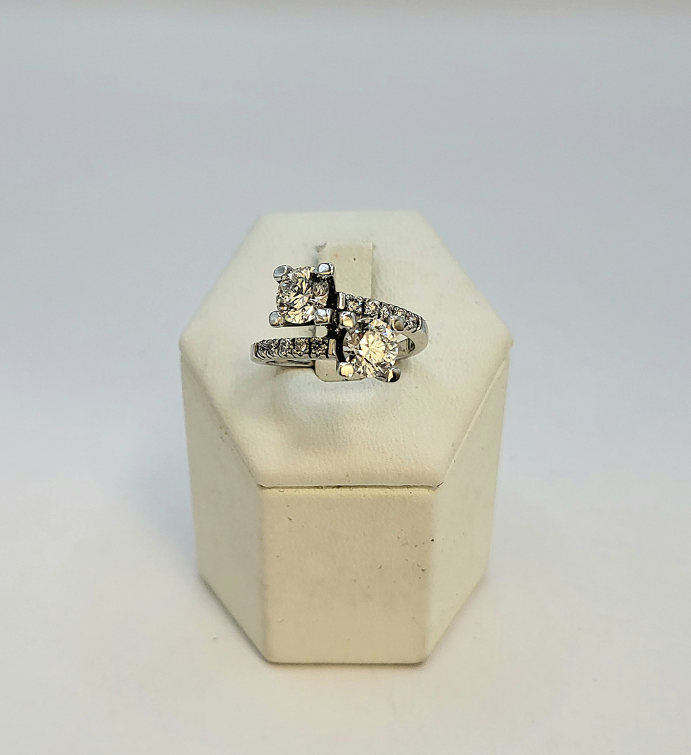 Anello oro diamanti e diamantini