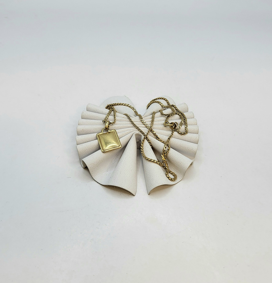 Collana e ciondolo oro