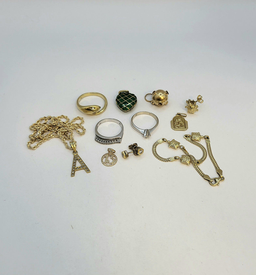 Vari oggetti oro diamantini pietre smalti 