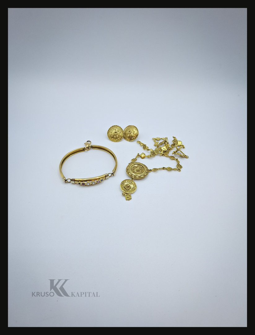 Girocollo un paio orecchini e bracciale oro pietre