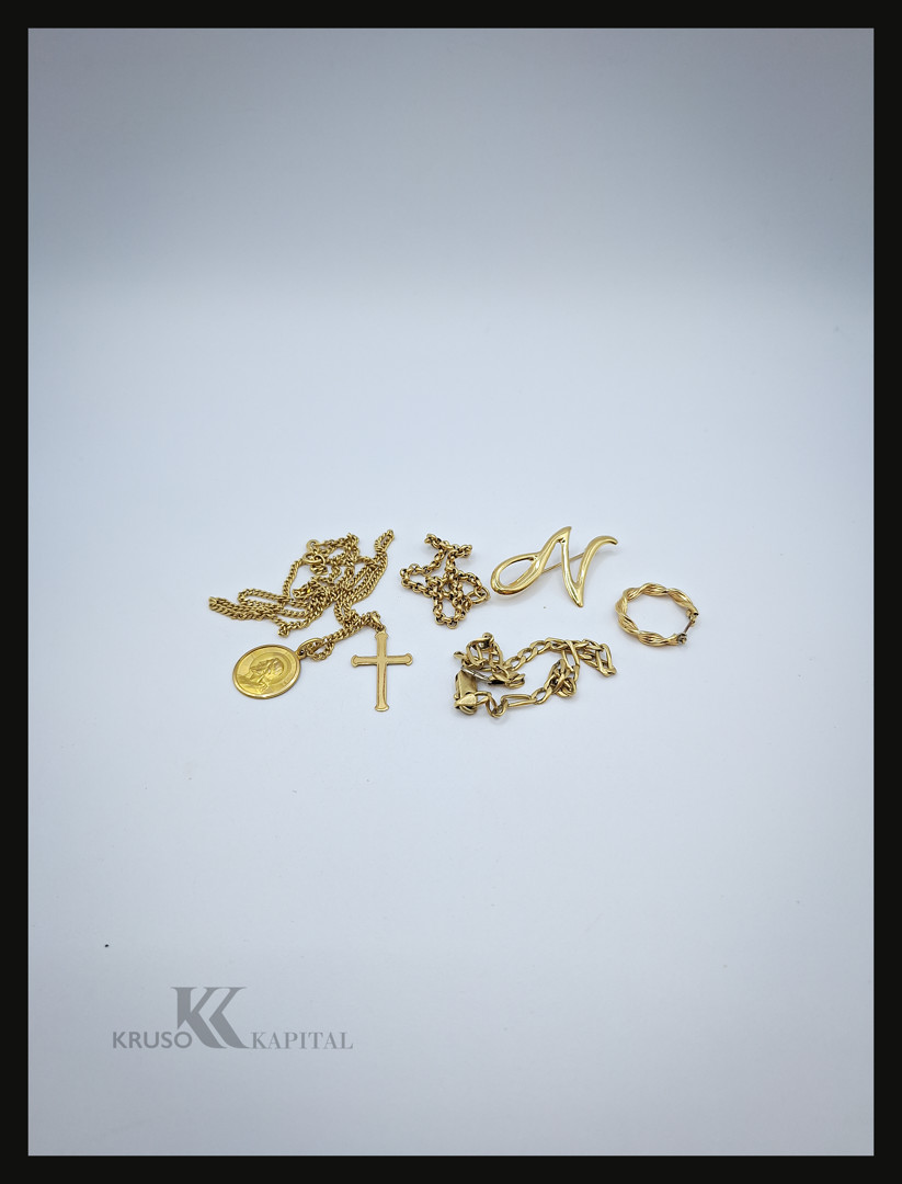 Vari oggetti in oro