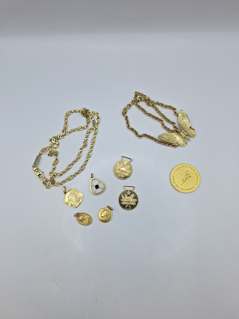 Vari oggetti in oro pietra 