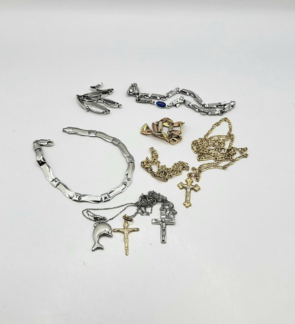 Vari oggetti in oro pietra 