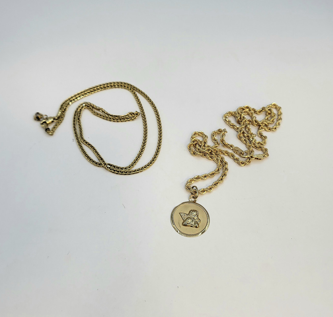 Due collane e ciondolo oro 