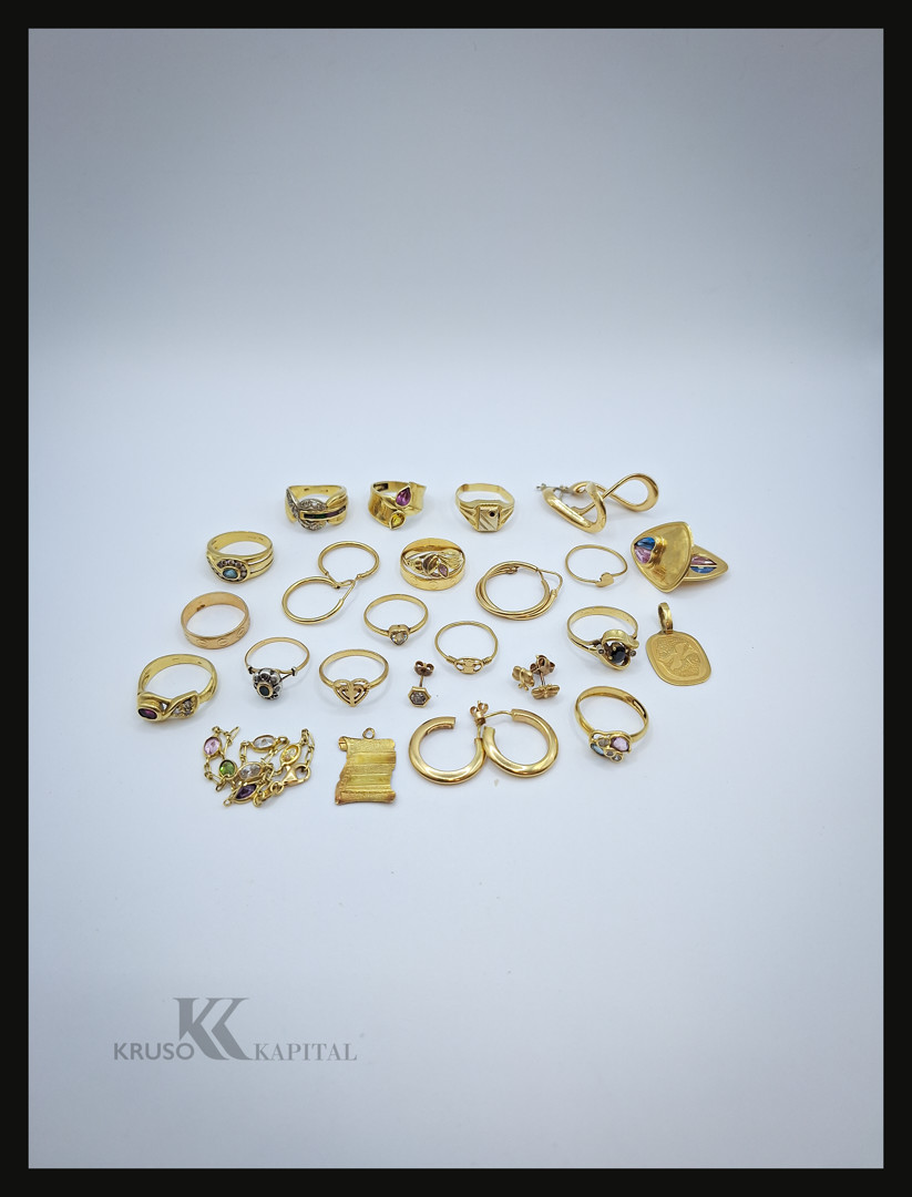 Vari oggetti in oro pietre argento