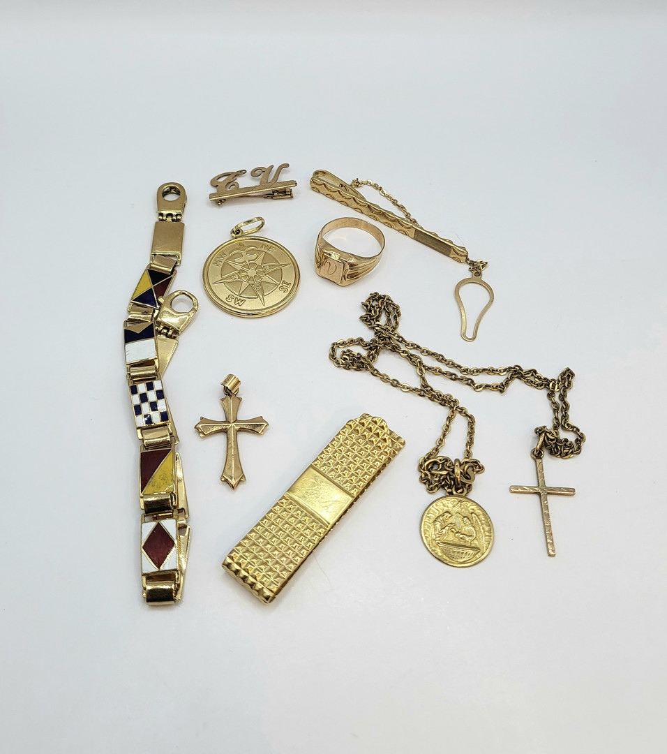 Vari oggetti oro smalti