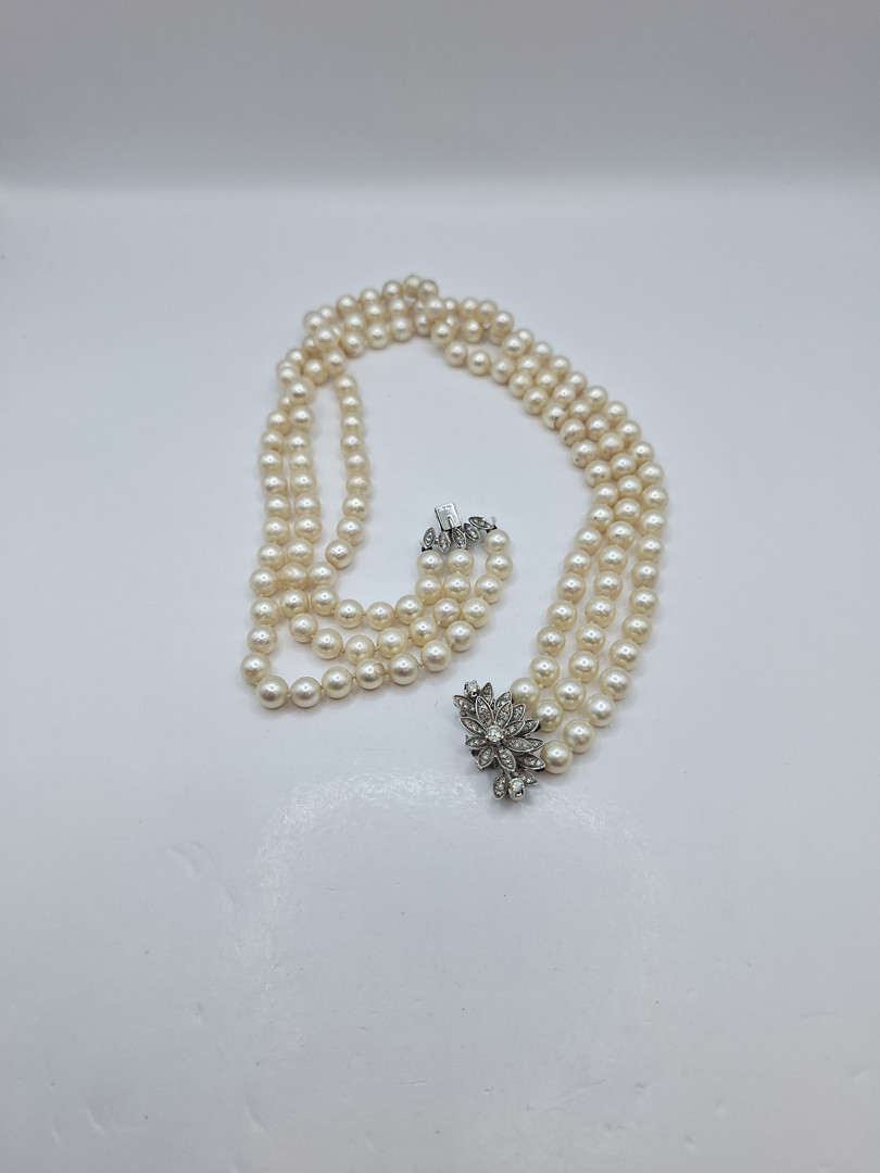 Collana perle con chiusura oro e diamanti 