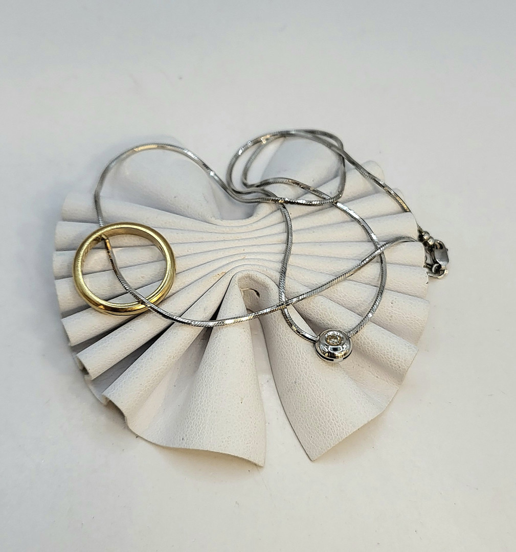 Collana e anello oro diamantino