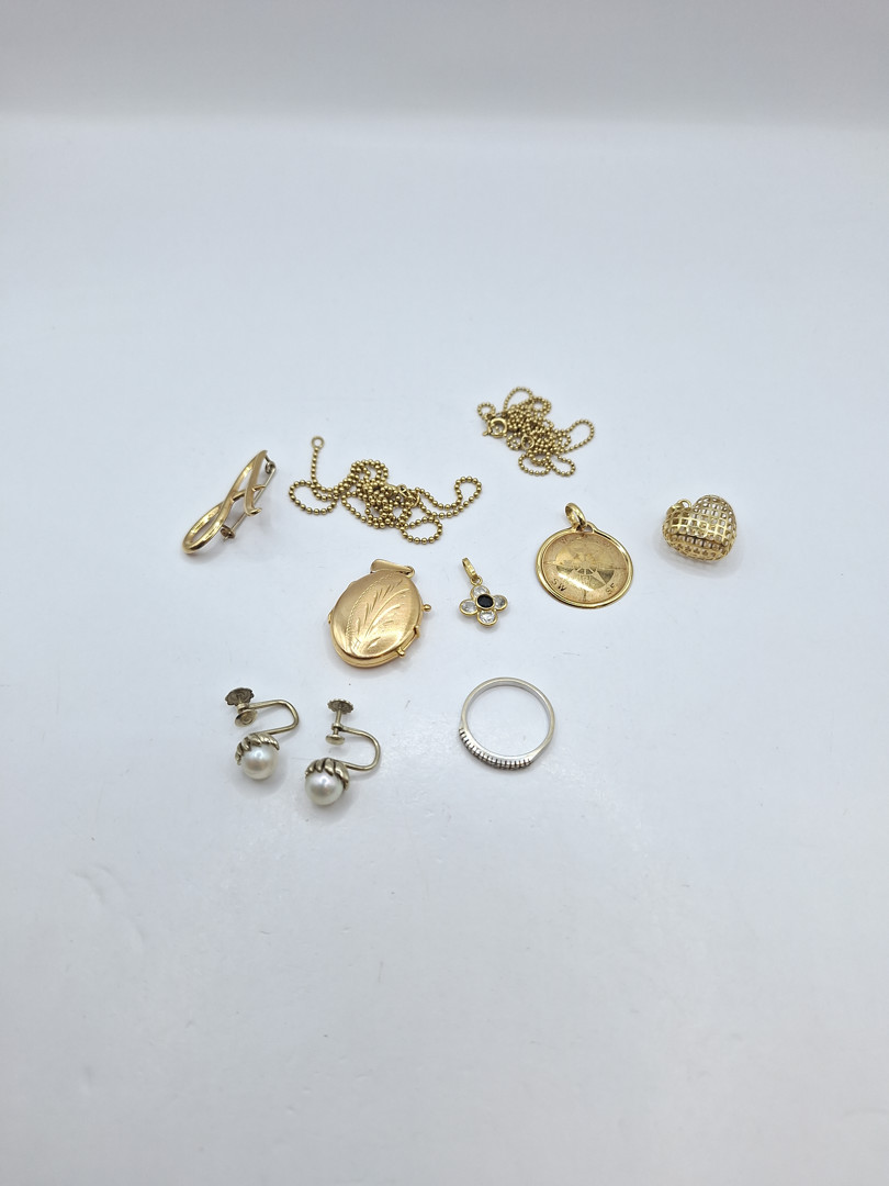 Vari oggetti in oro perle diamantini 