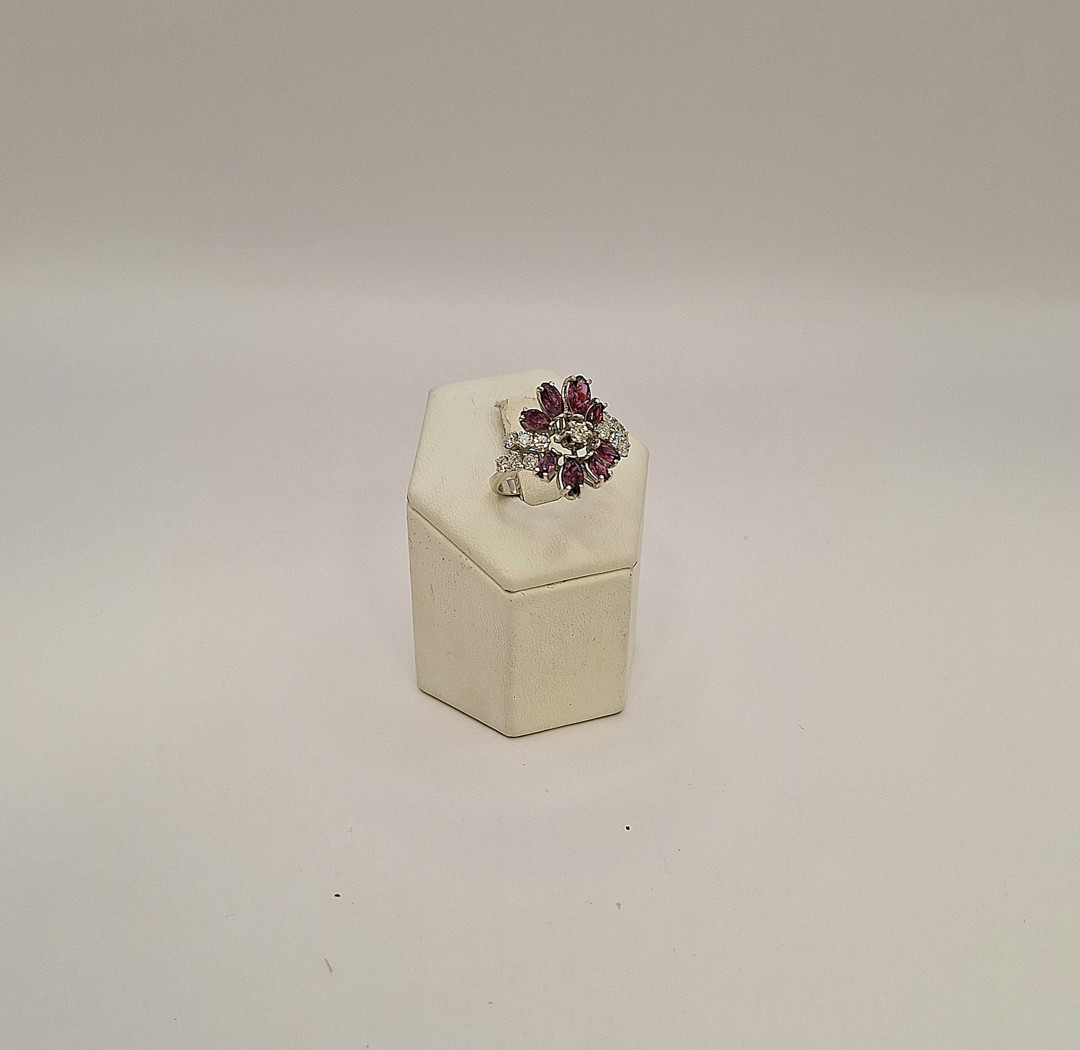 Anello oro diamanti pietre