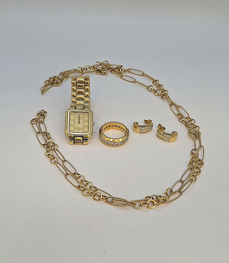 Vari oggetti oro pietre