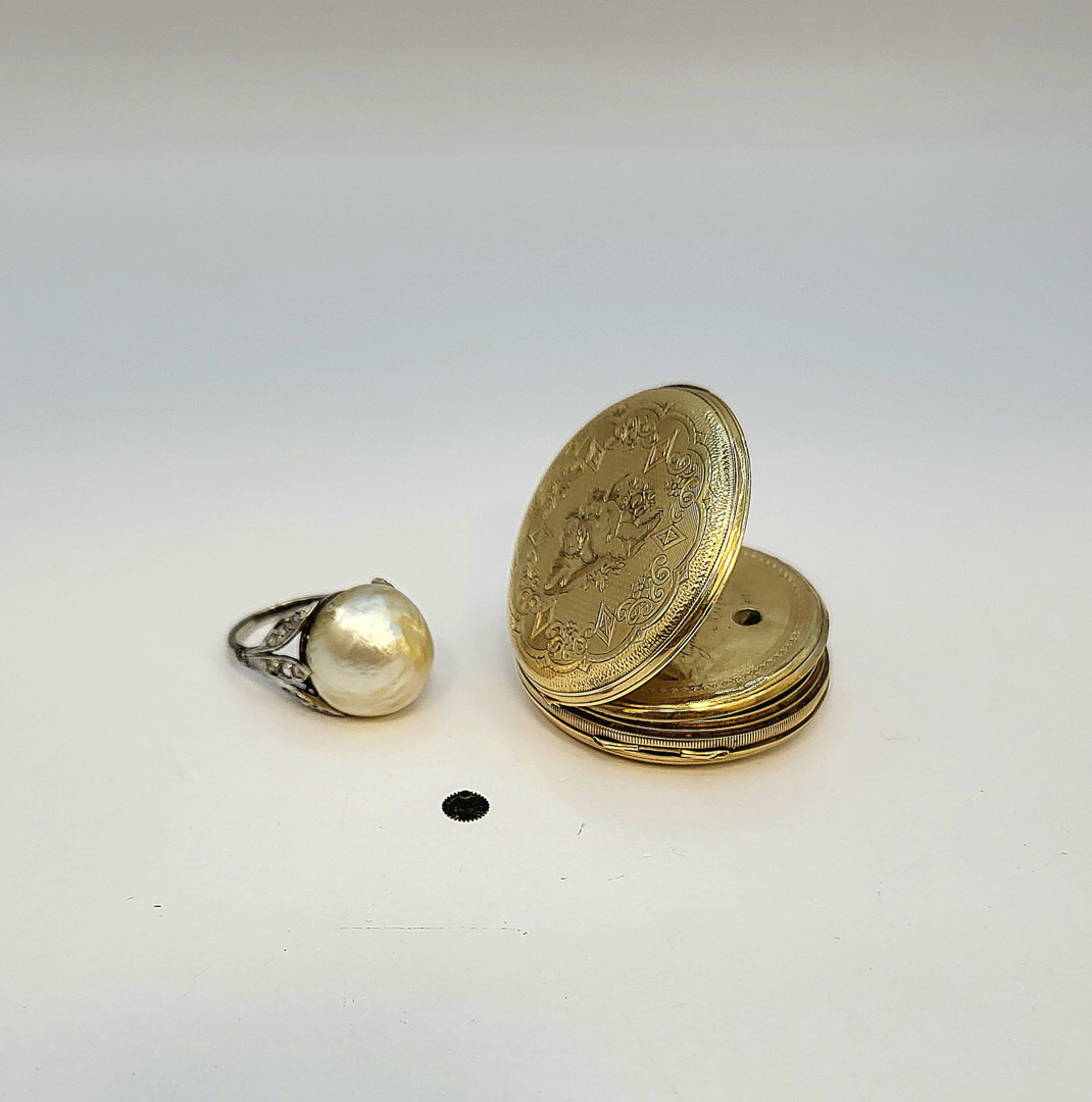 Anello e orologio da tasca oro perla diamantini