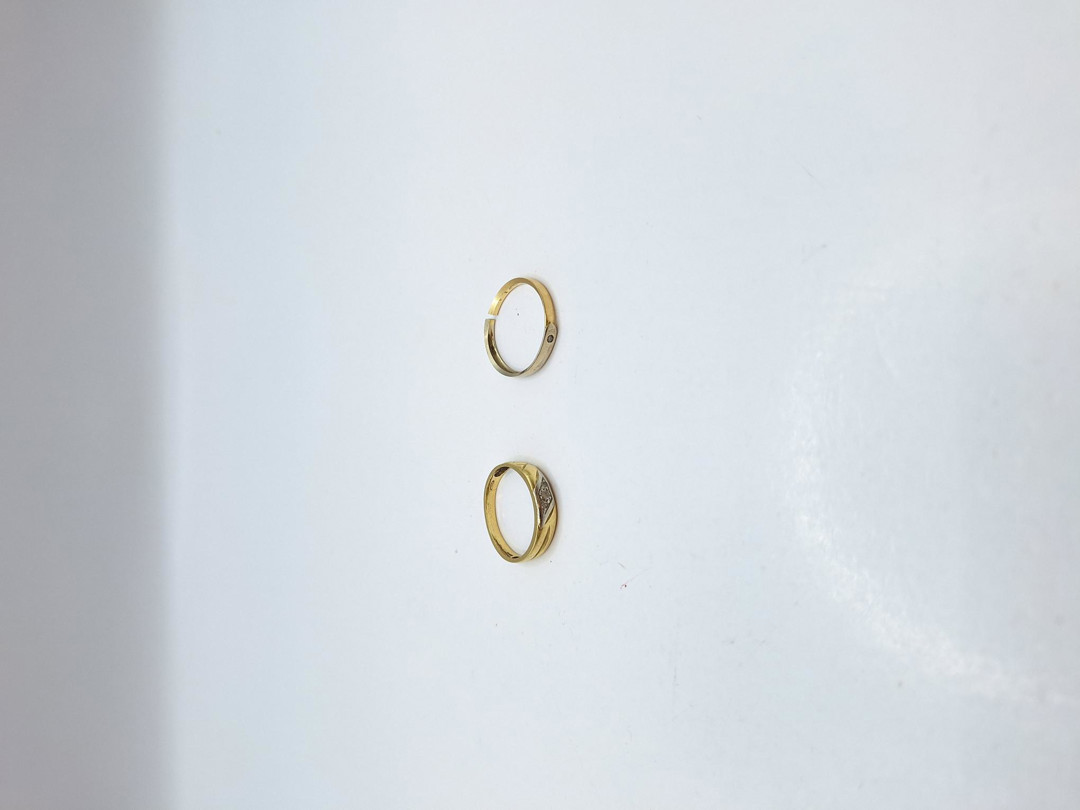 Due anelli oro pietre 