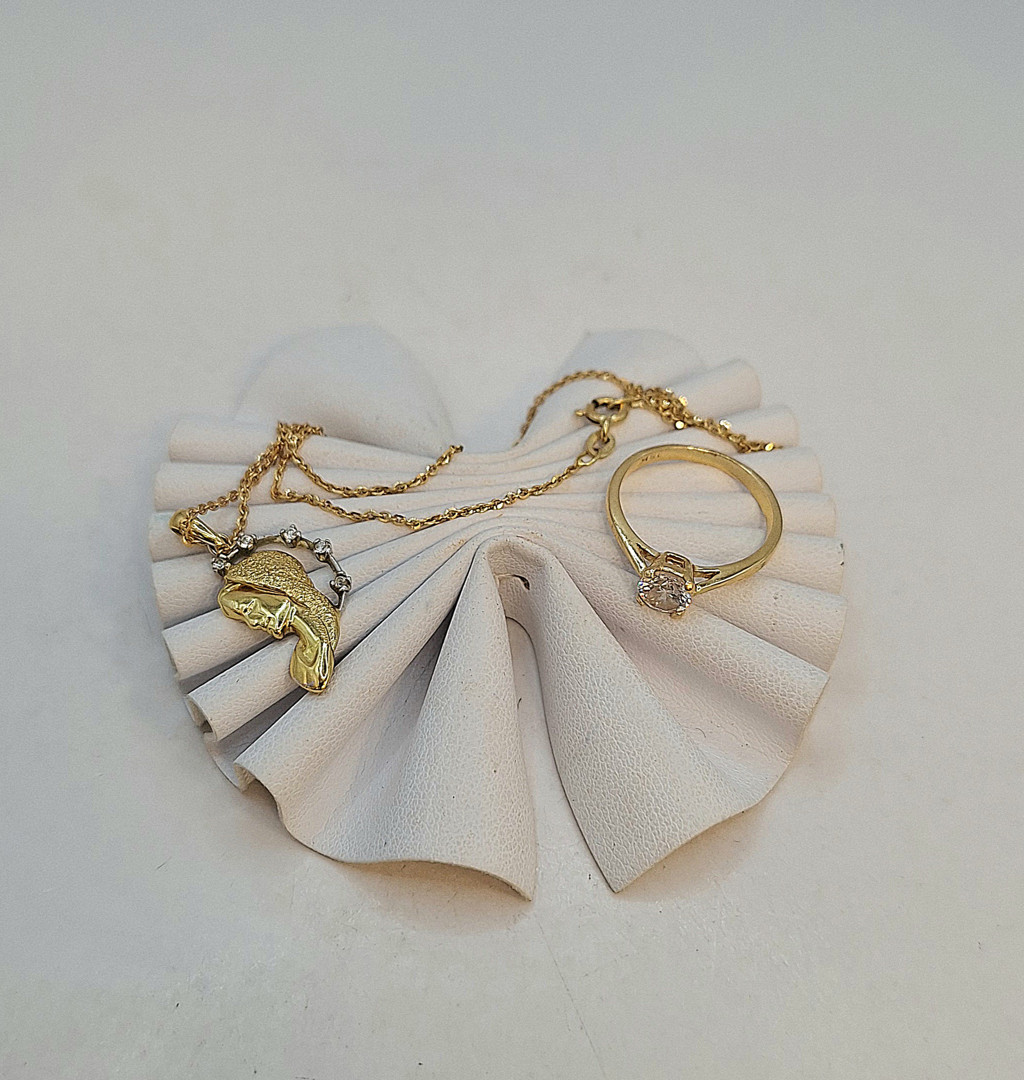 Collana ciondolo e anello oro