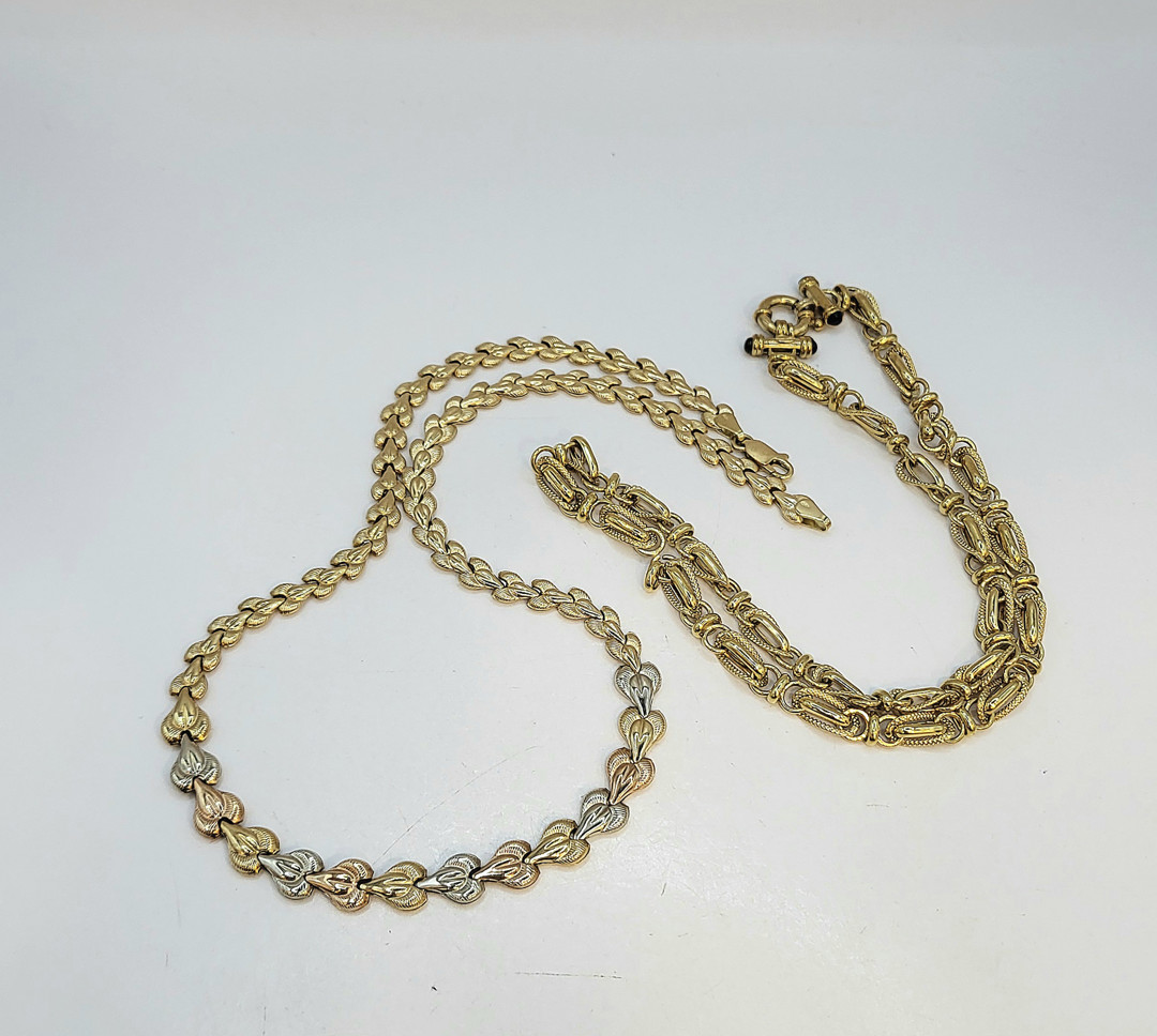 Due collane oro pietre