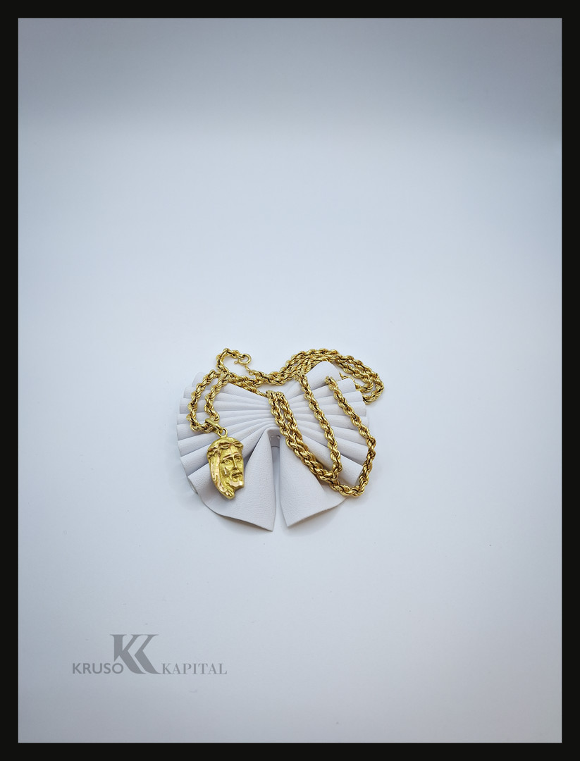 Collana e ciondolo oro