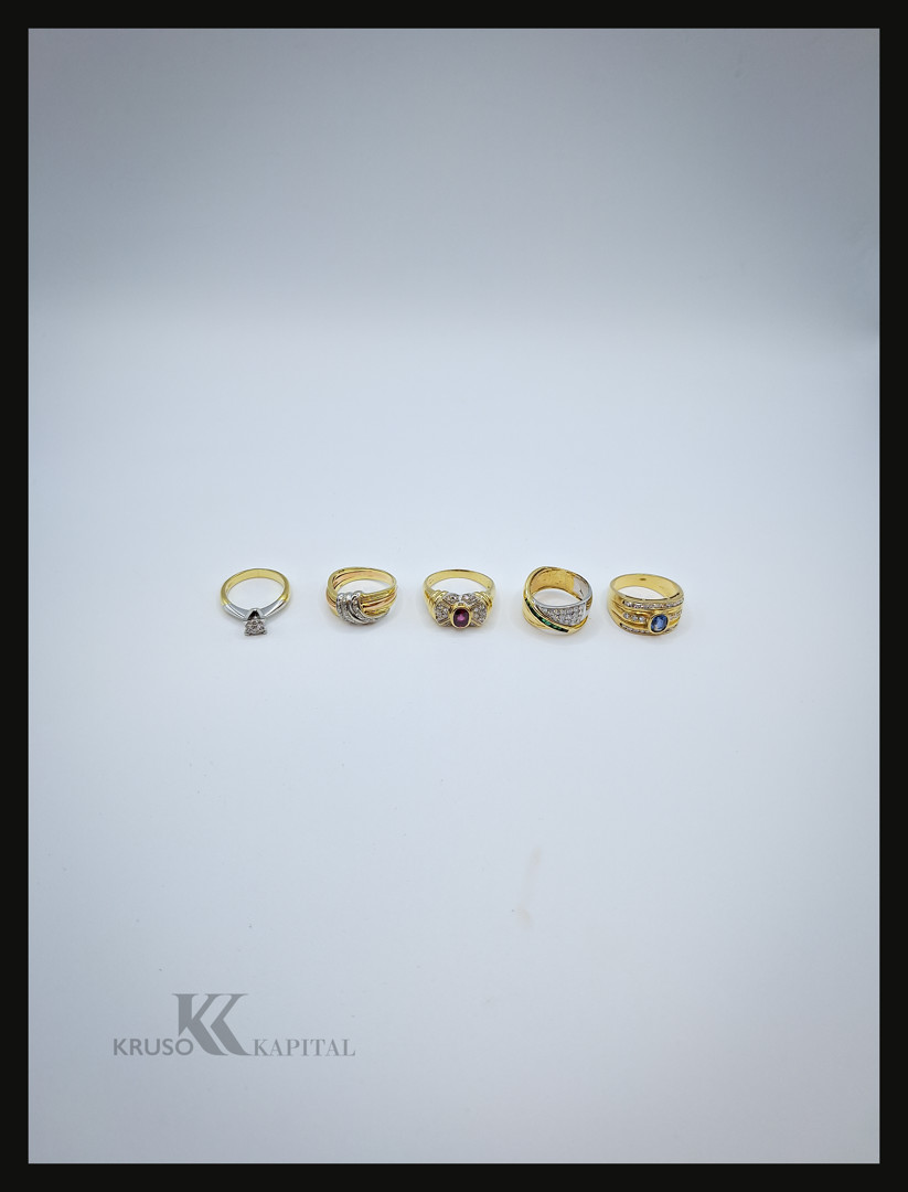 Cinque anelli oro pietre diamanti