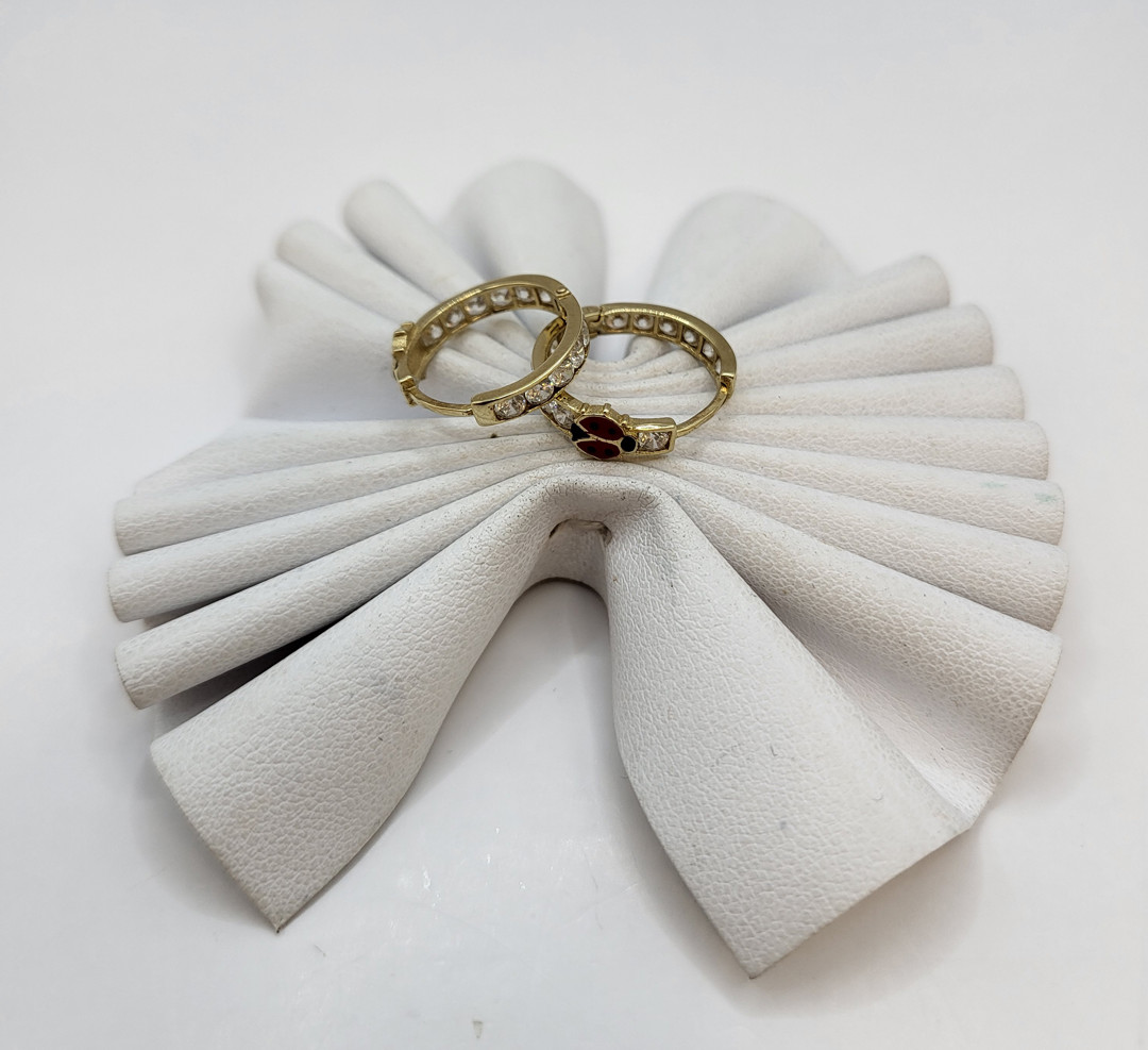 Paio orecchini oro pietre smalti