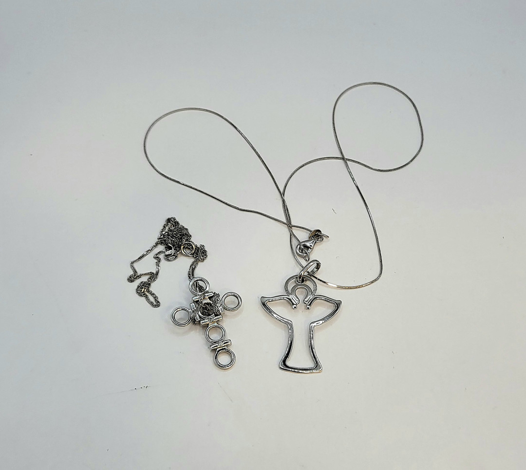 Due collane e due ciondoli oro diamanti