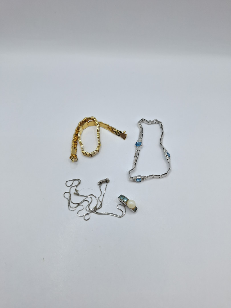 Vari oggetti oro pietre perla