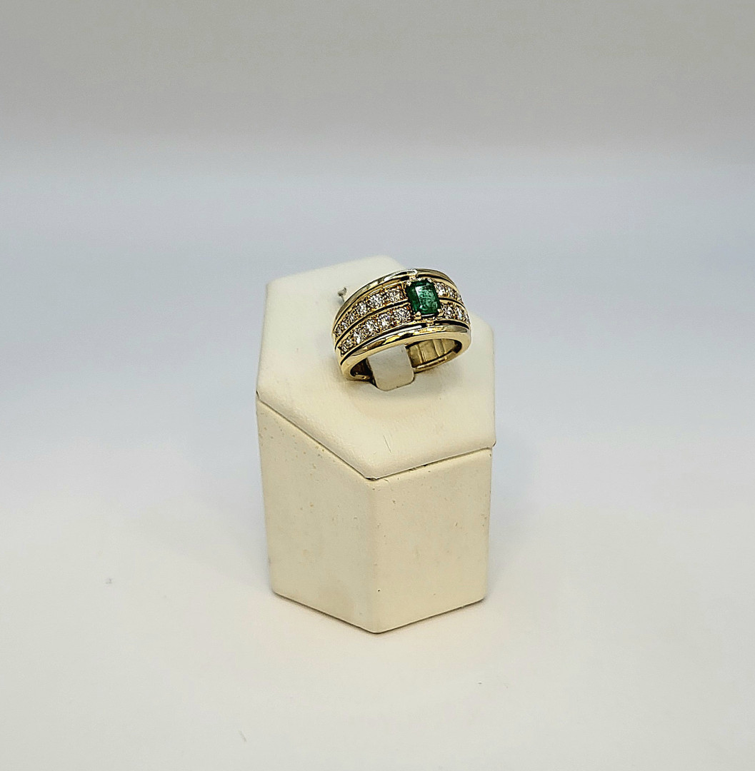 Anello oro pietra diamantini