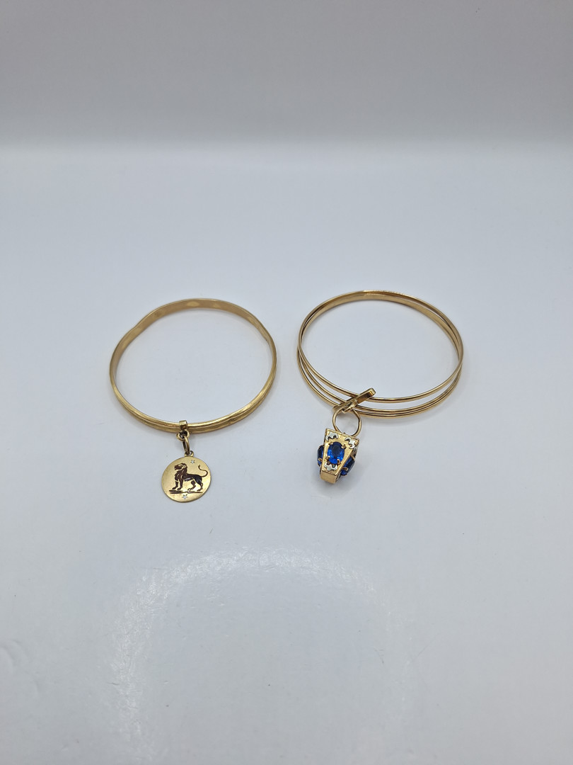 Due bracciali oro pietre smalti