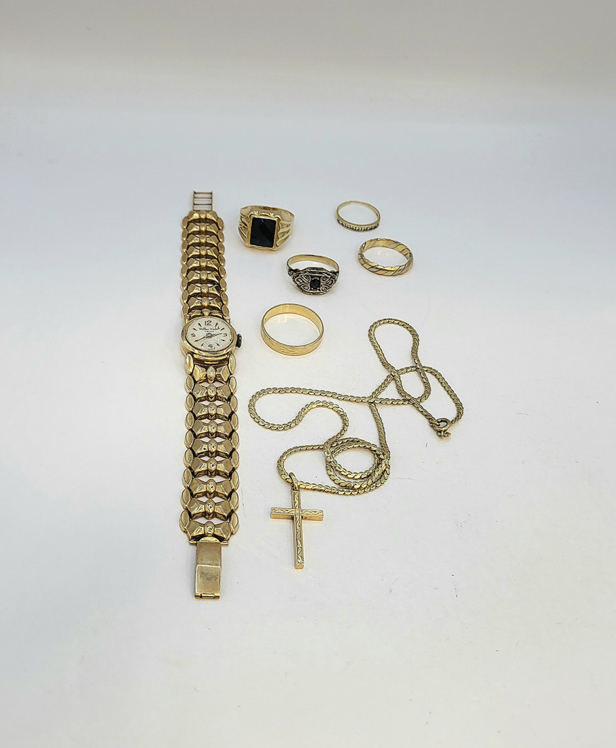 Vari oggetti oro argento diamantini pietre