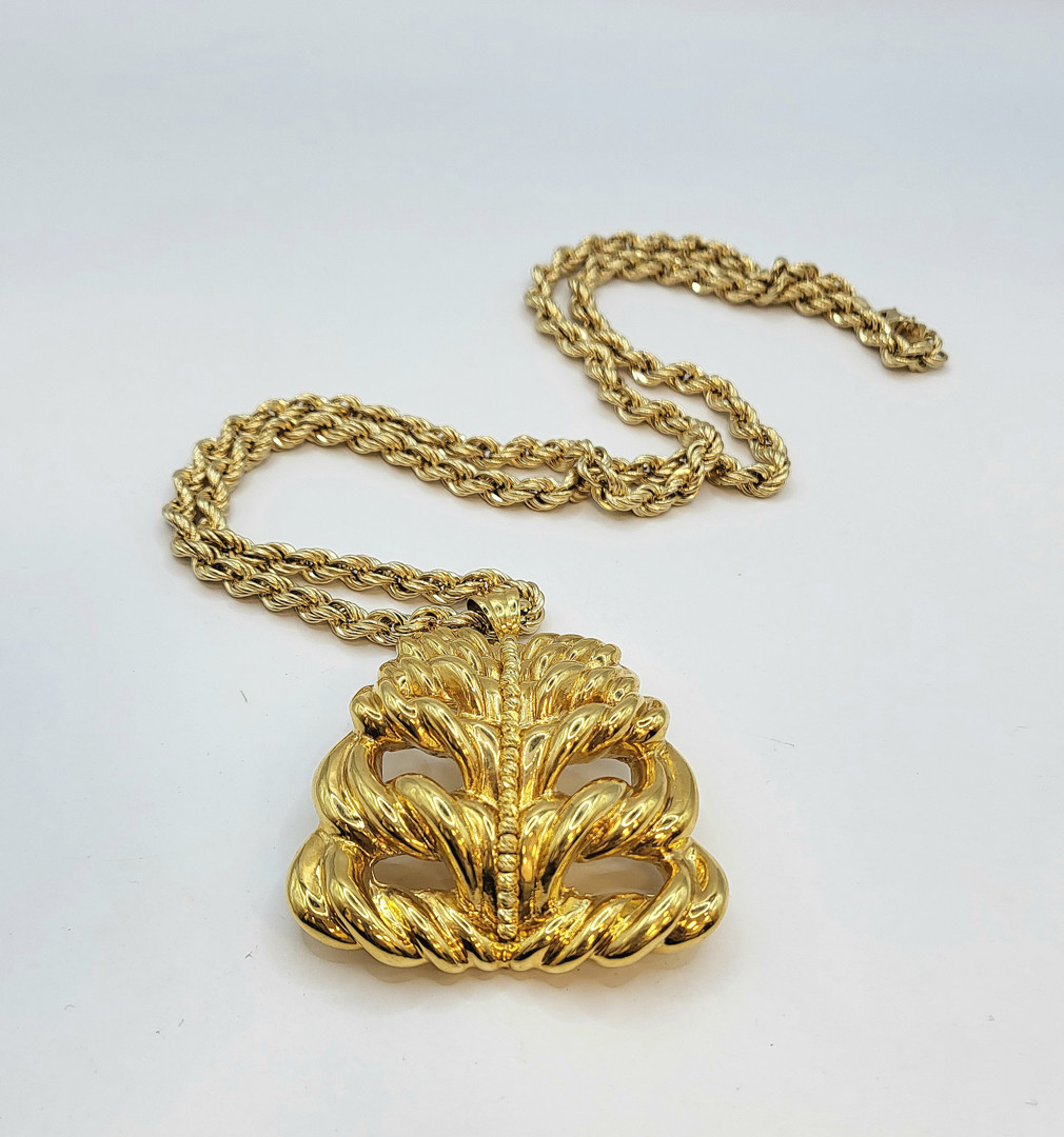 Collana e ciondolo oro