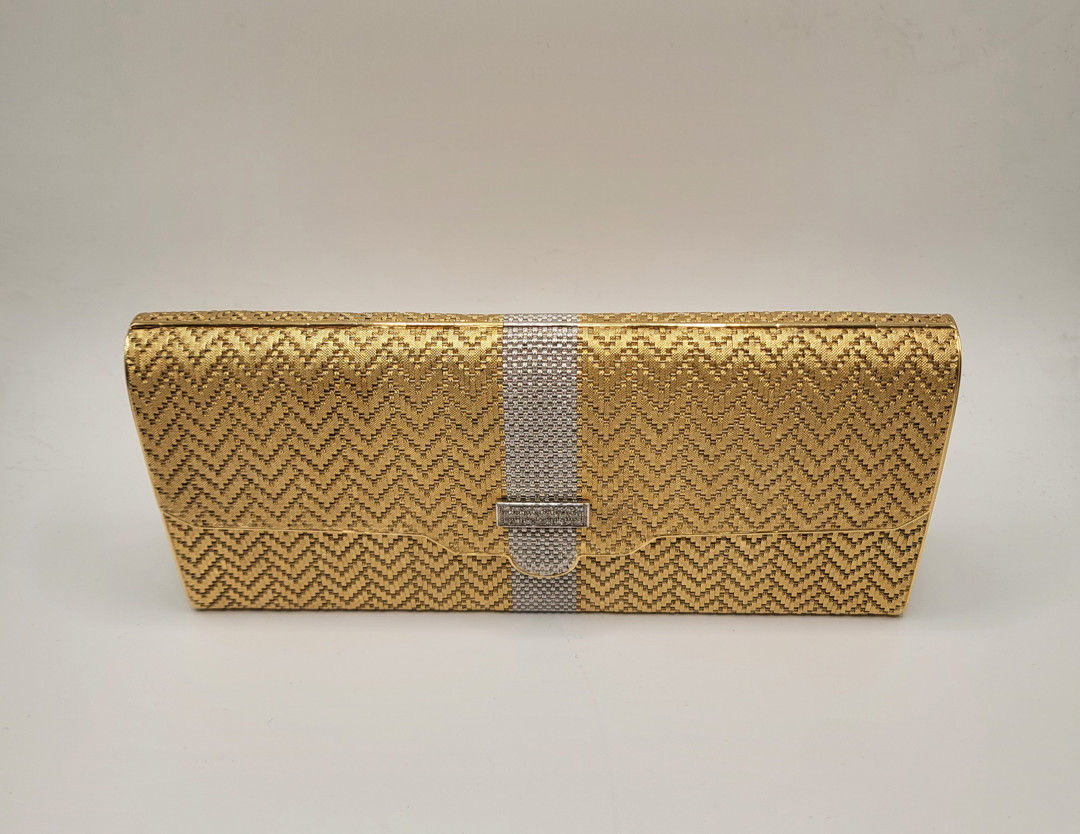 Trousse in oro con diamanti e specchio