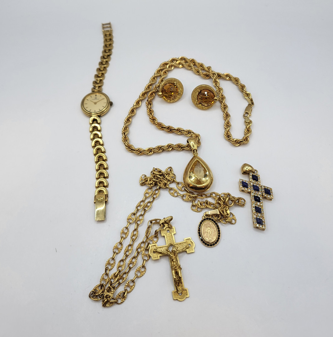 Vari oggetti oro pietre