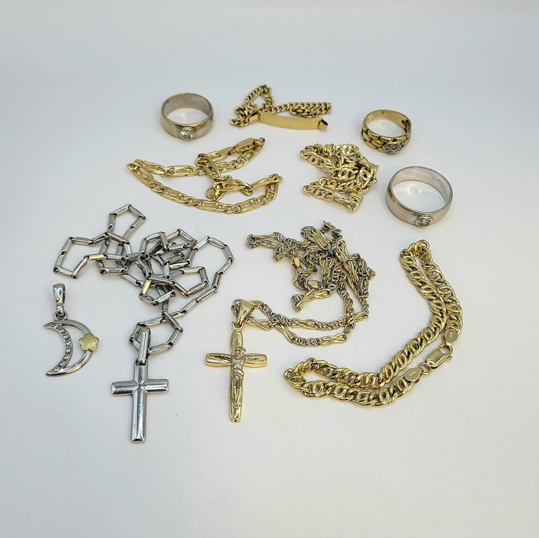 Vari oggetti in oro diamantini pietre 