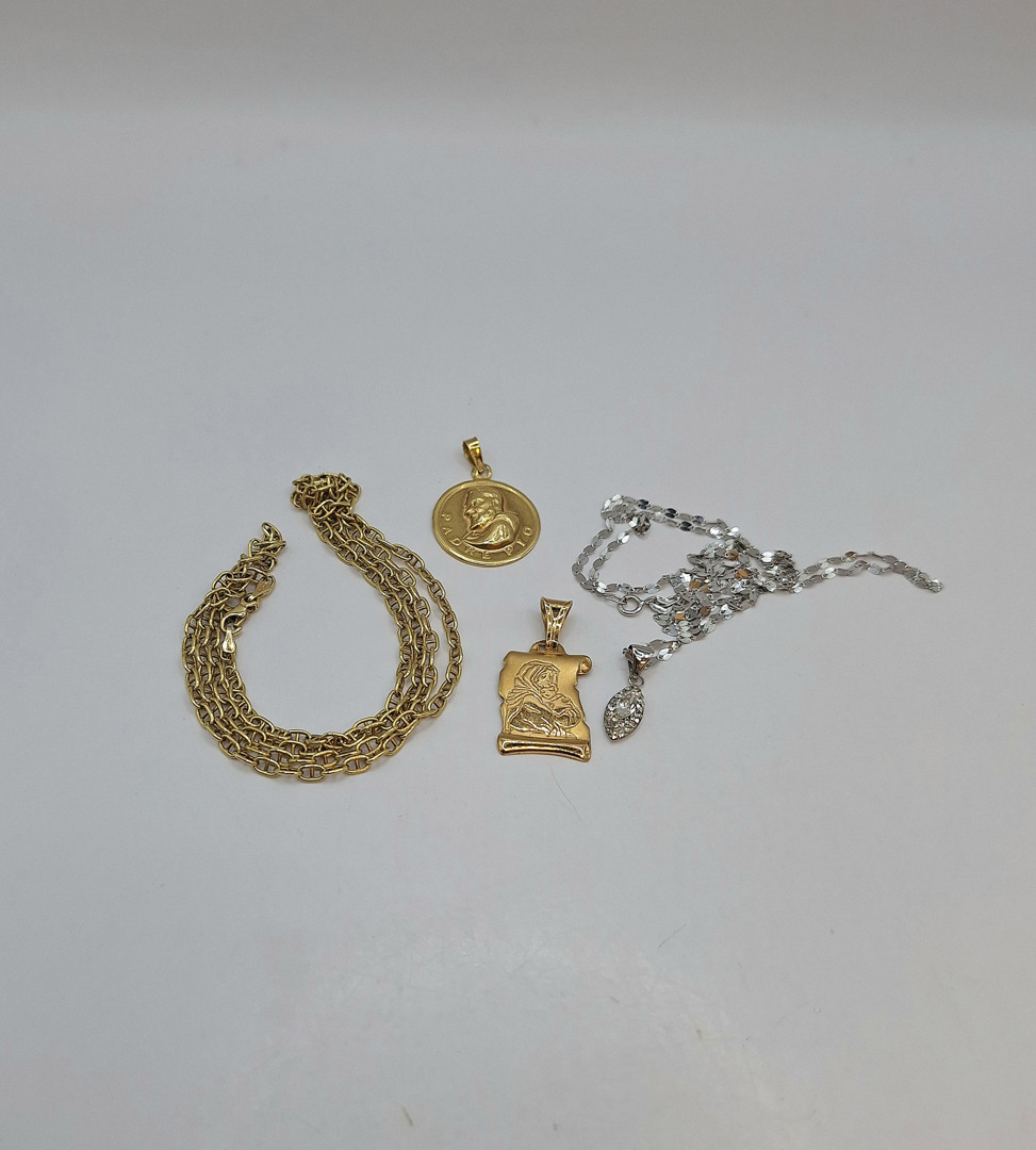 Vari oggetti oro pietre 