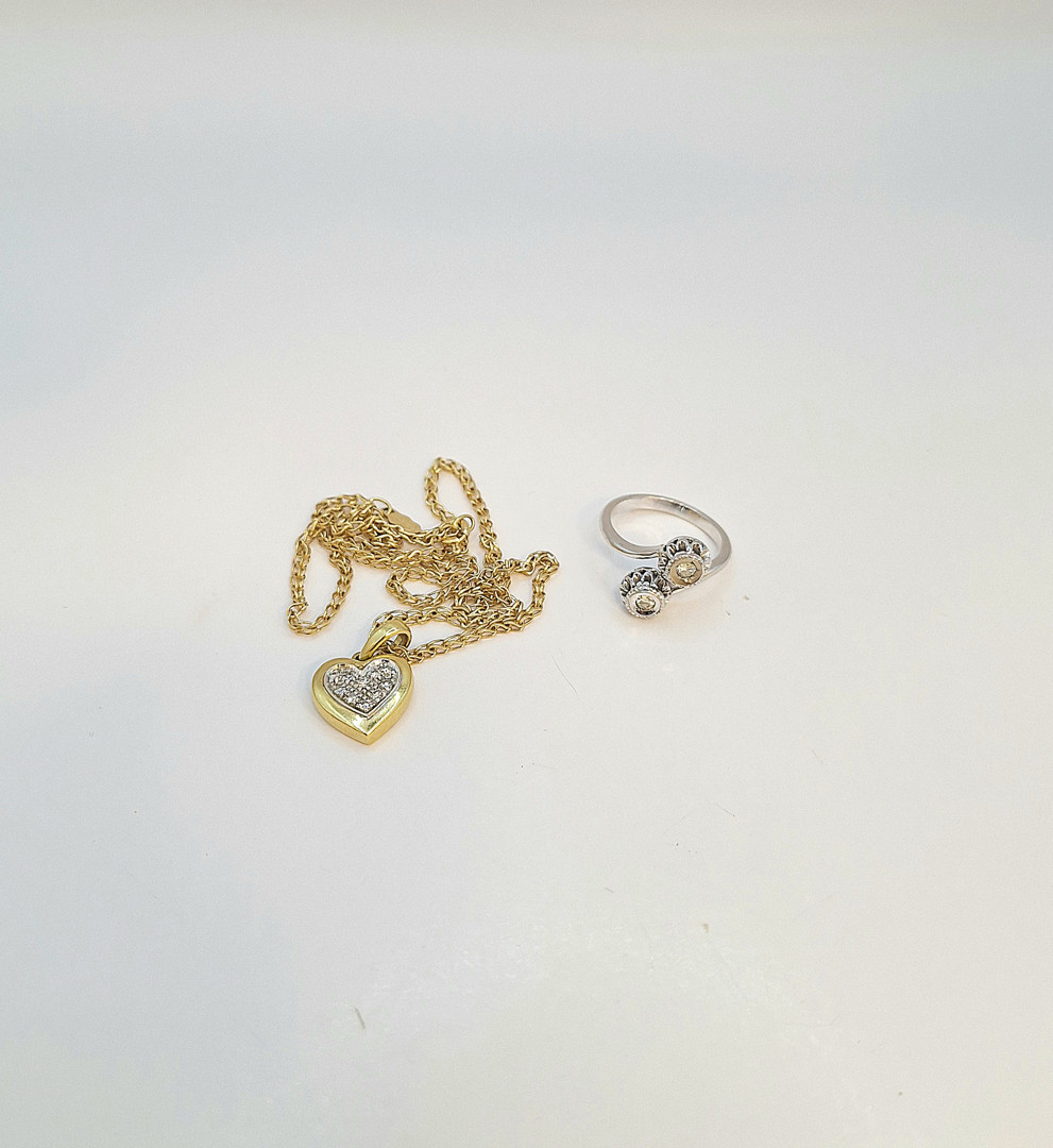 Anello collana e ciondolo oro diamantini 