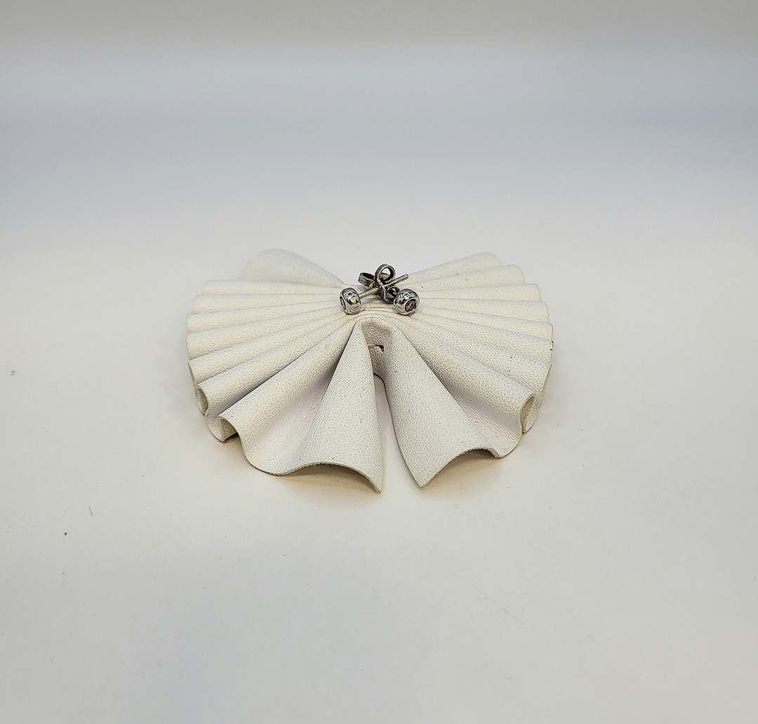 Paio orecchini oro diamantini