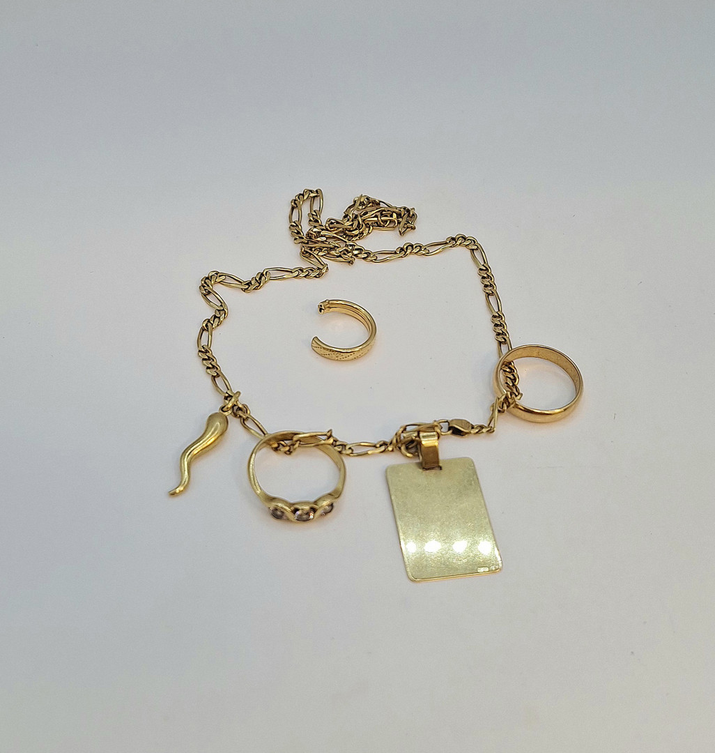 Vari oggetti in oro pietre 