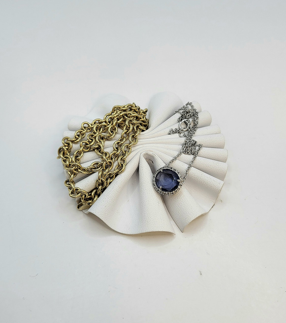 Due collane oro pietre