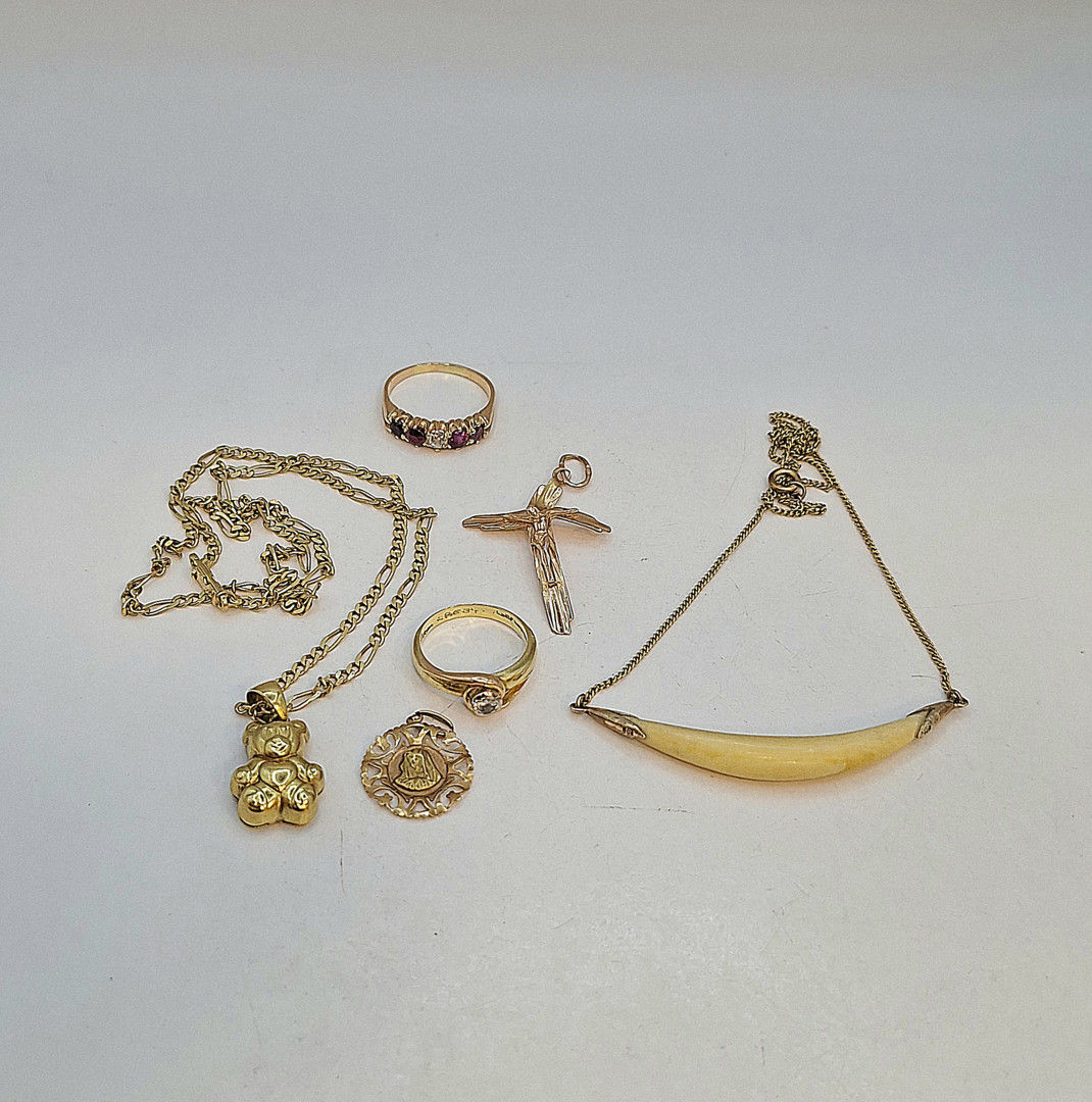 Vari oggetti oro pietre diamante 