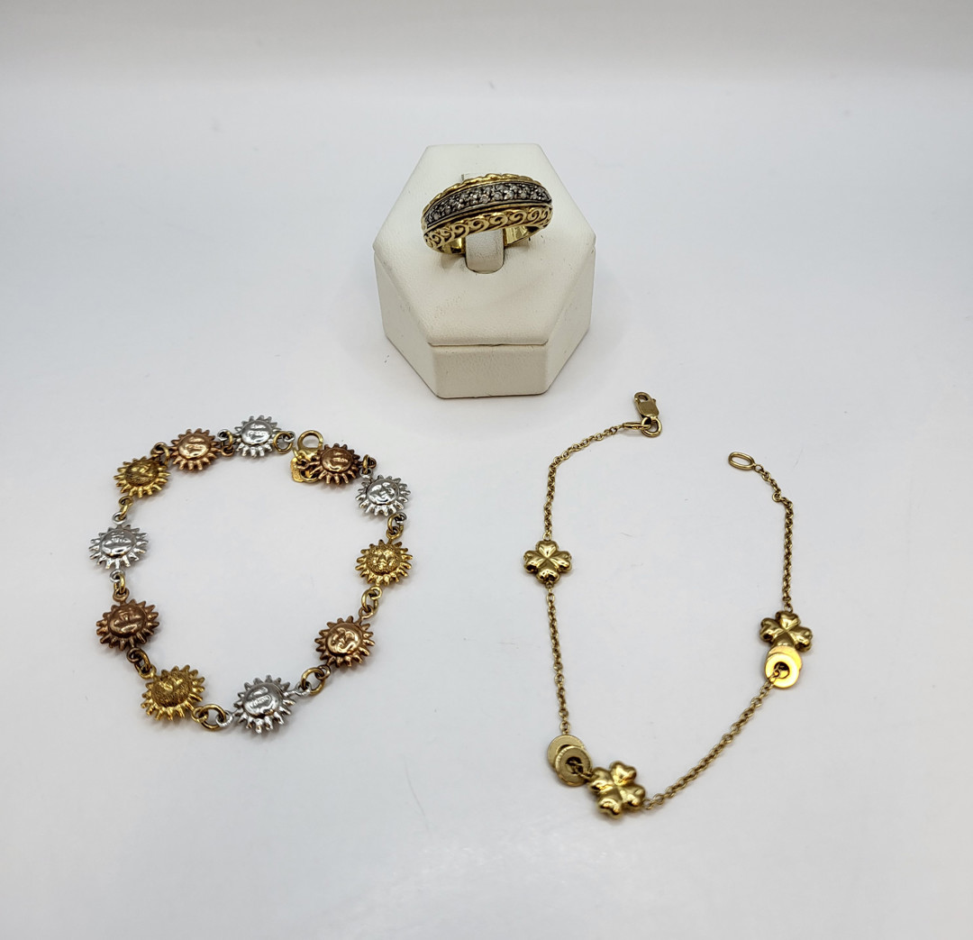 Anello e due bracciali oro pietre