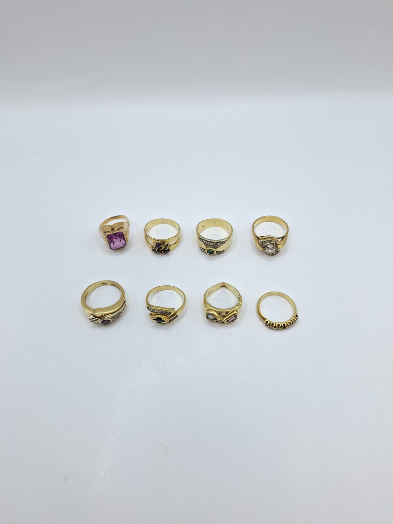 Otto anelli oro pietre diamantini 