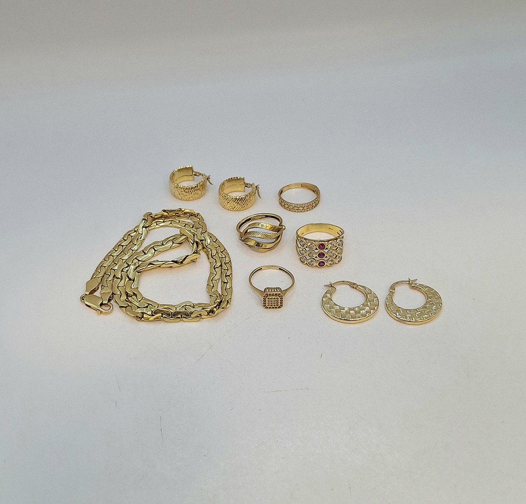 Vari oggetti oro pietre 