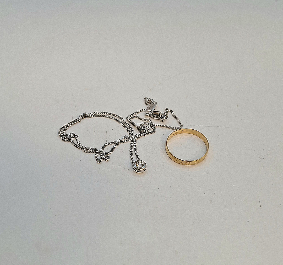 Anello e collana oro diamantino