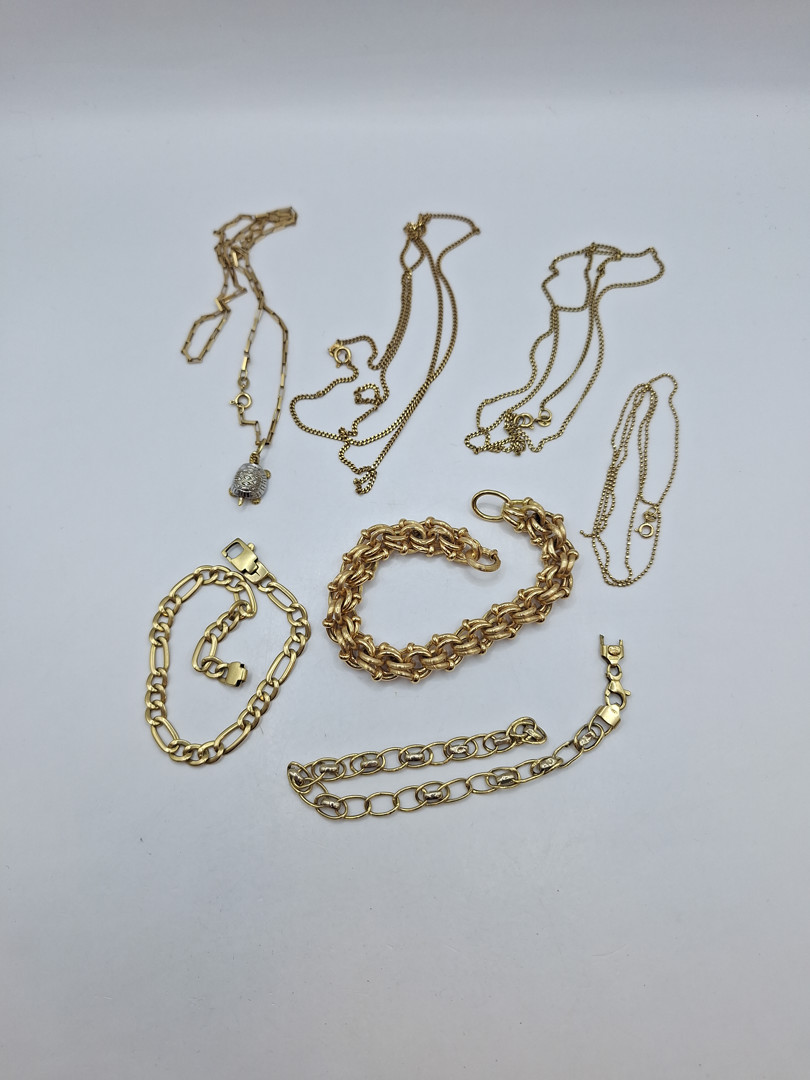 Vari oggetti oro pietre