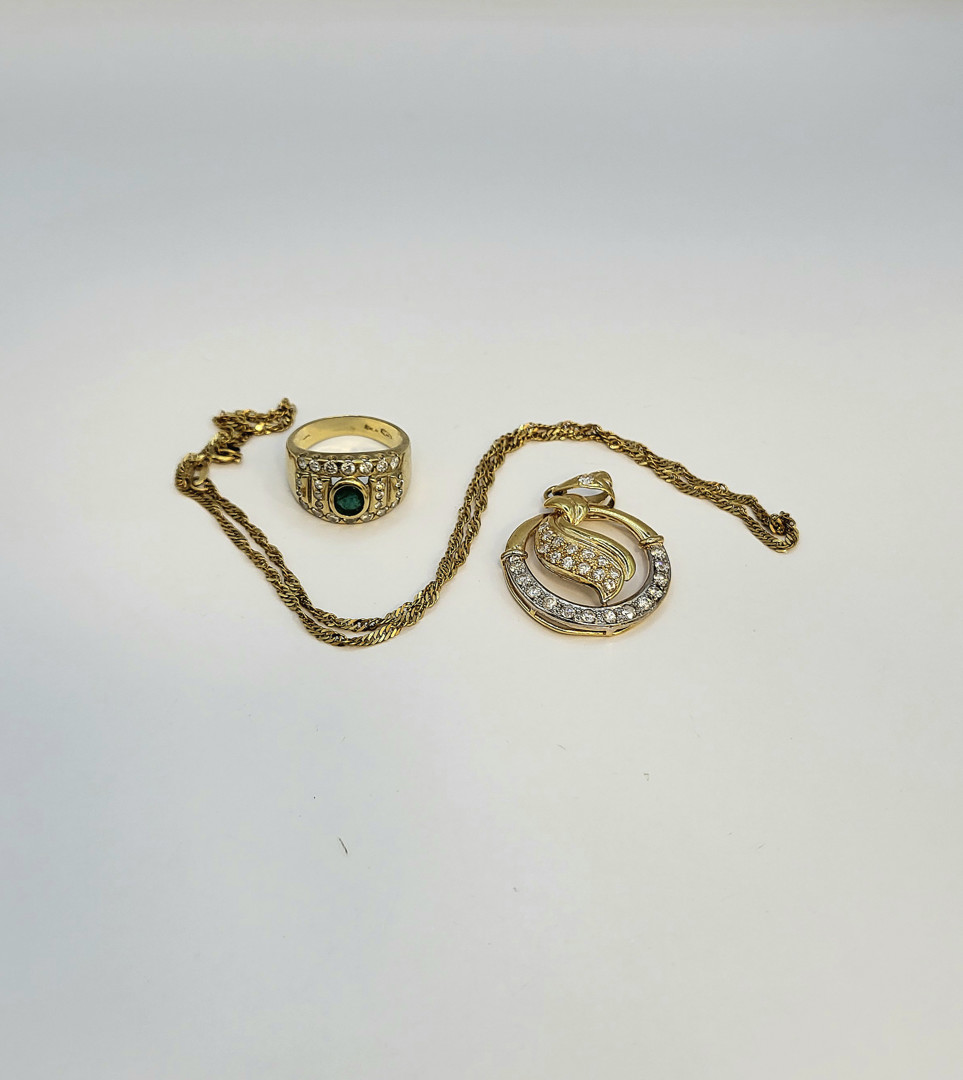 Vari oggetti oro pietre diamantini