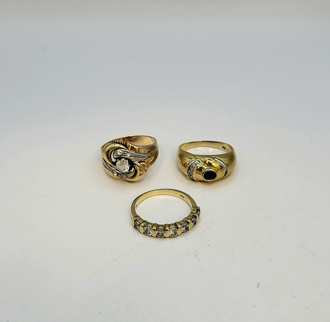 Tre anelli oro pietre