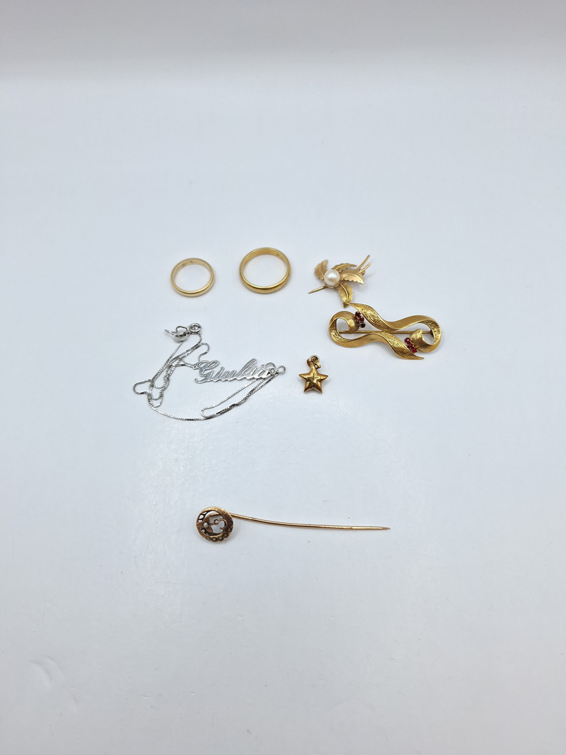Vari oggetti in oro pietre perla perline 