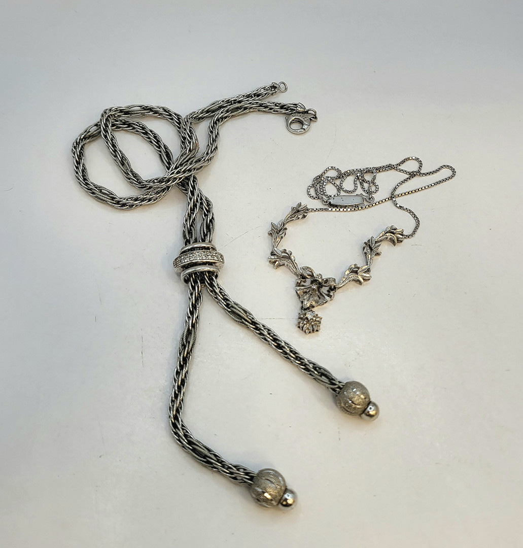 Due collane oro diamanti pietre