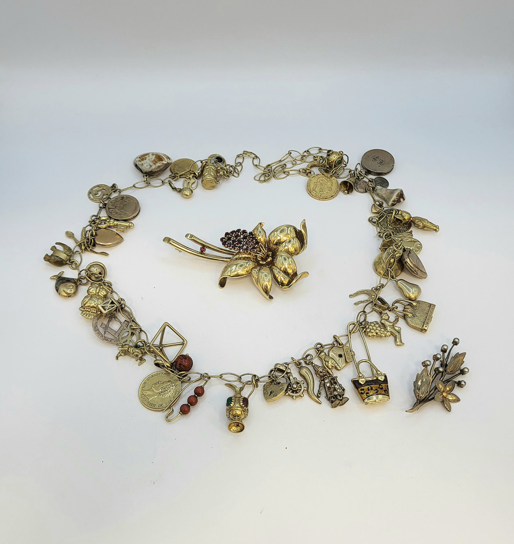 Oggetti in oro pietre