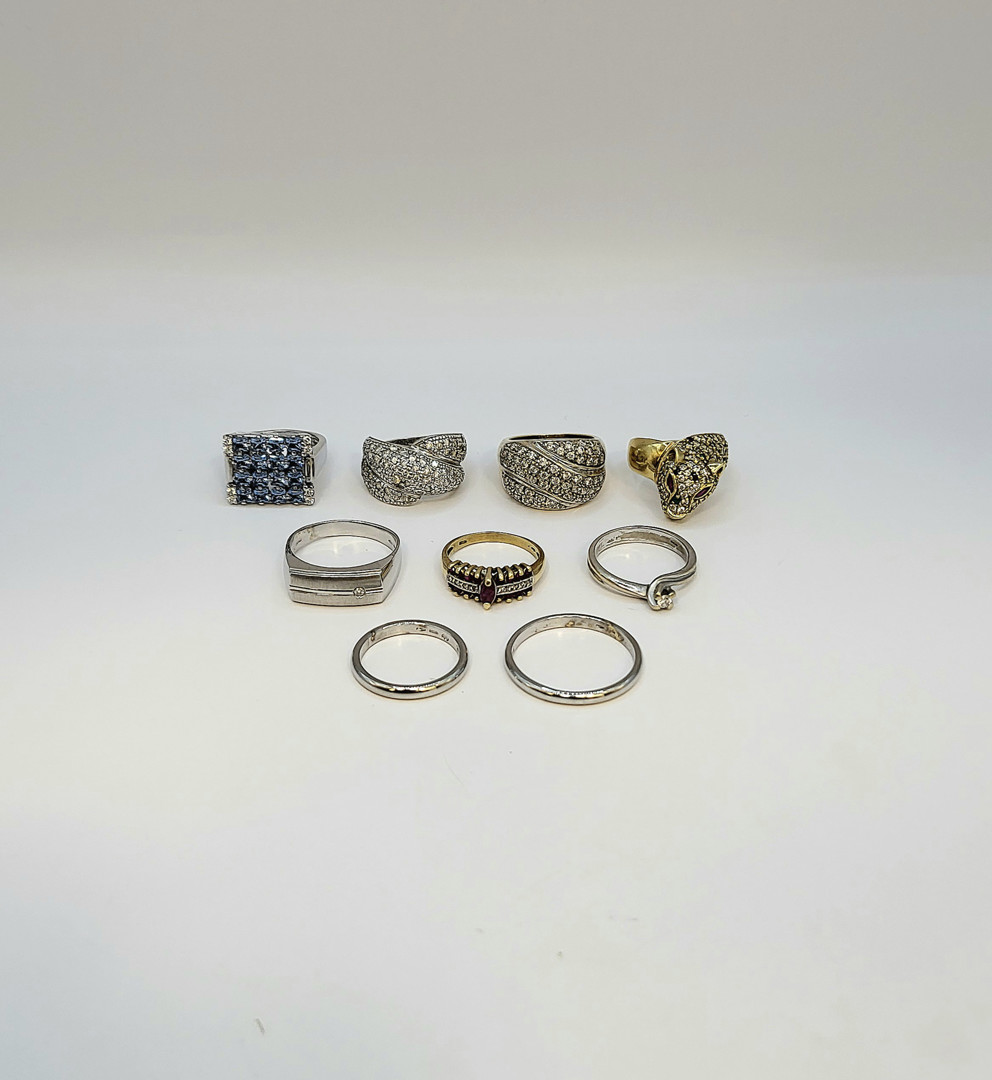 Nove anelli oro diamanti